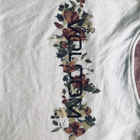 Women’s VOLCOM floral t-shirt - Picture 2 of 3